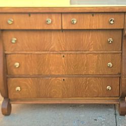 Vintage Oak Dresser. Can Deliver 