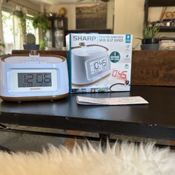 Sharp Projection Alarm Clock With Sleep Sounds- Like New!