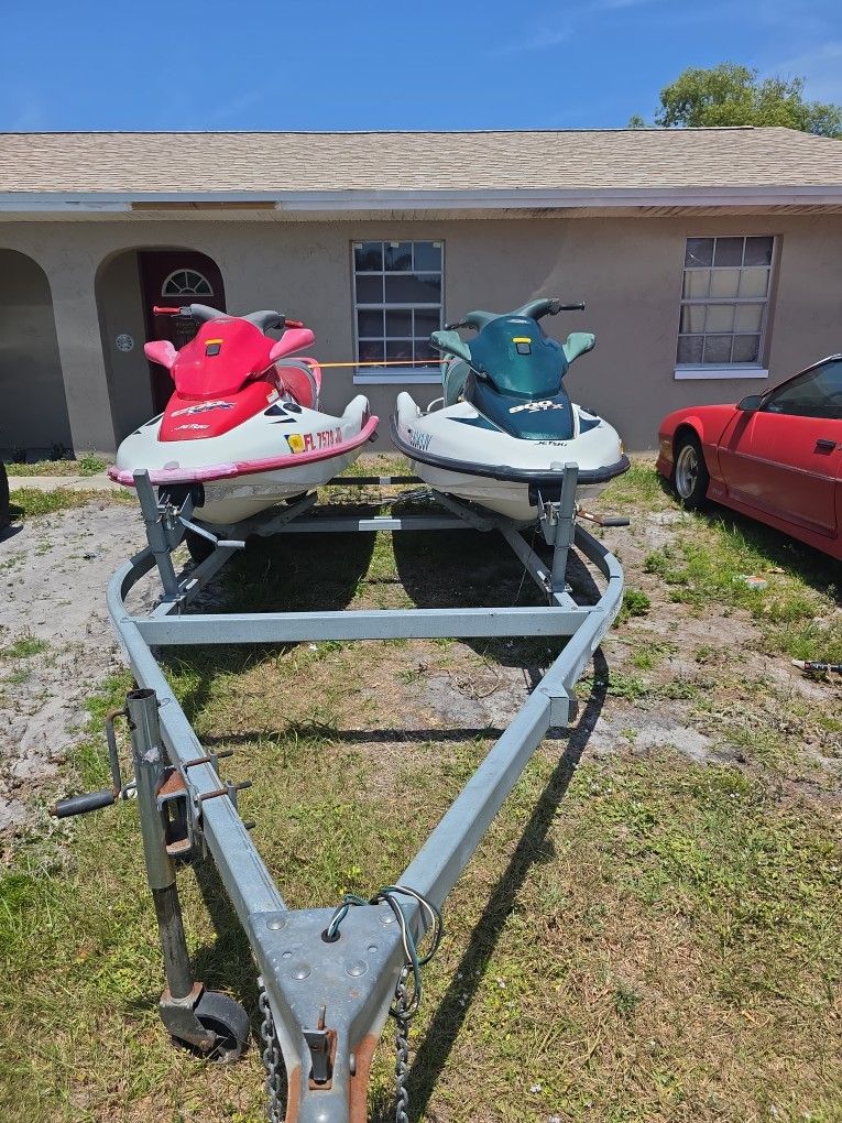 2 Kawasaki 900 jet skies with trailer