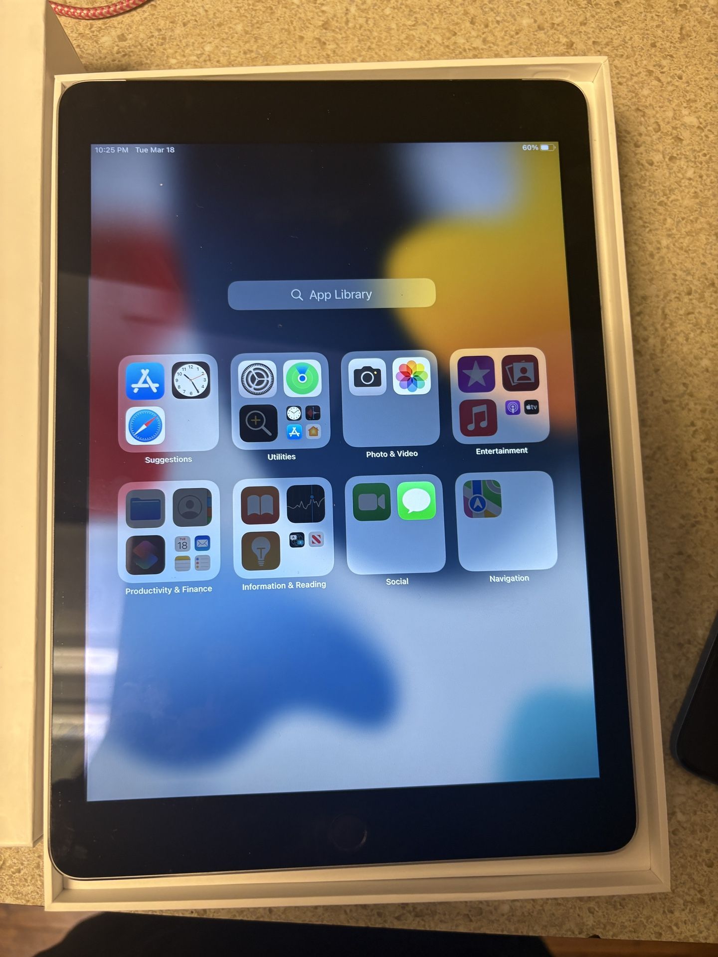 İPad Air 2nd Gen Cellular With Box And Charger