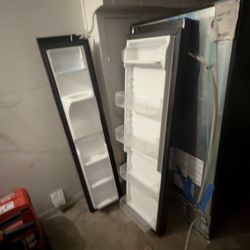 Frigidaire Fridge/IceMaker 