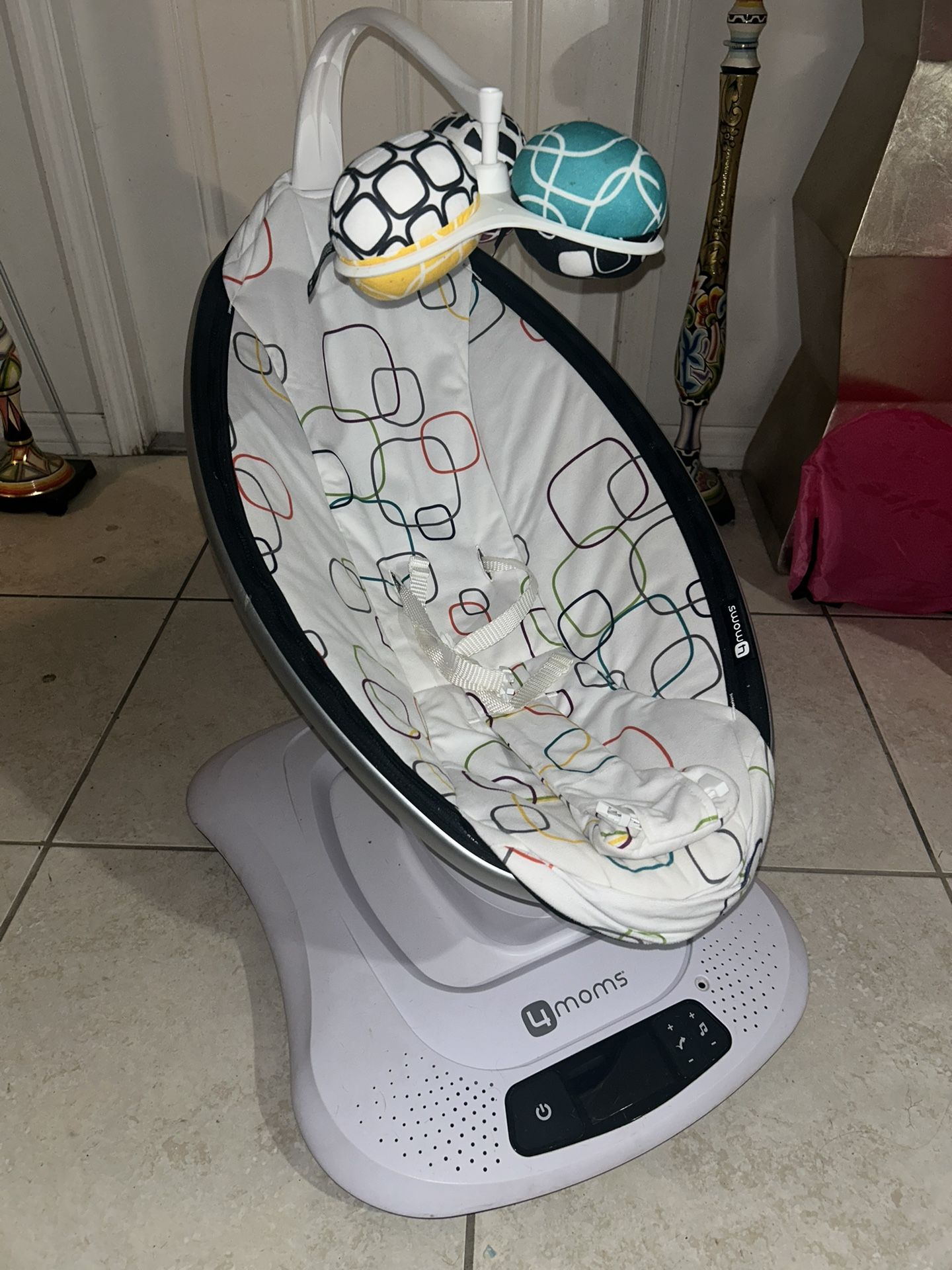 4 MOMS SWING