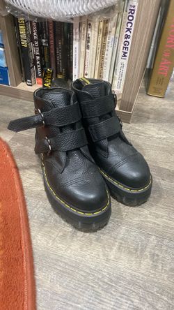 Doc Martins Devon-heart Boots