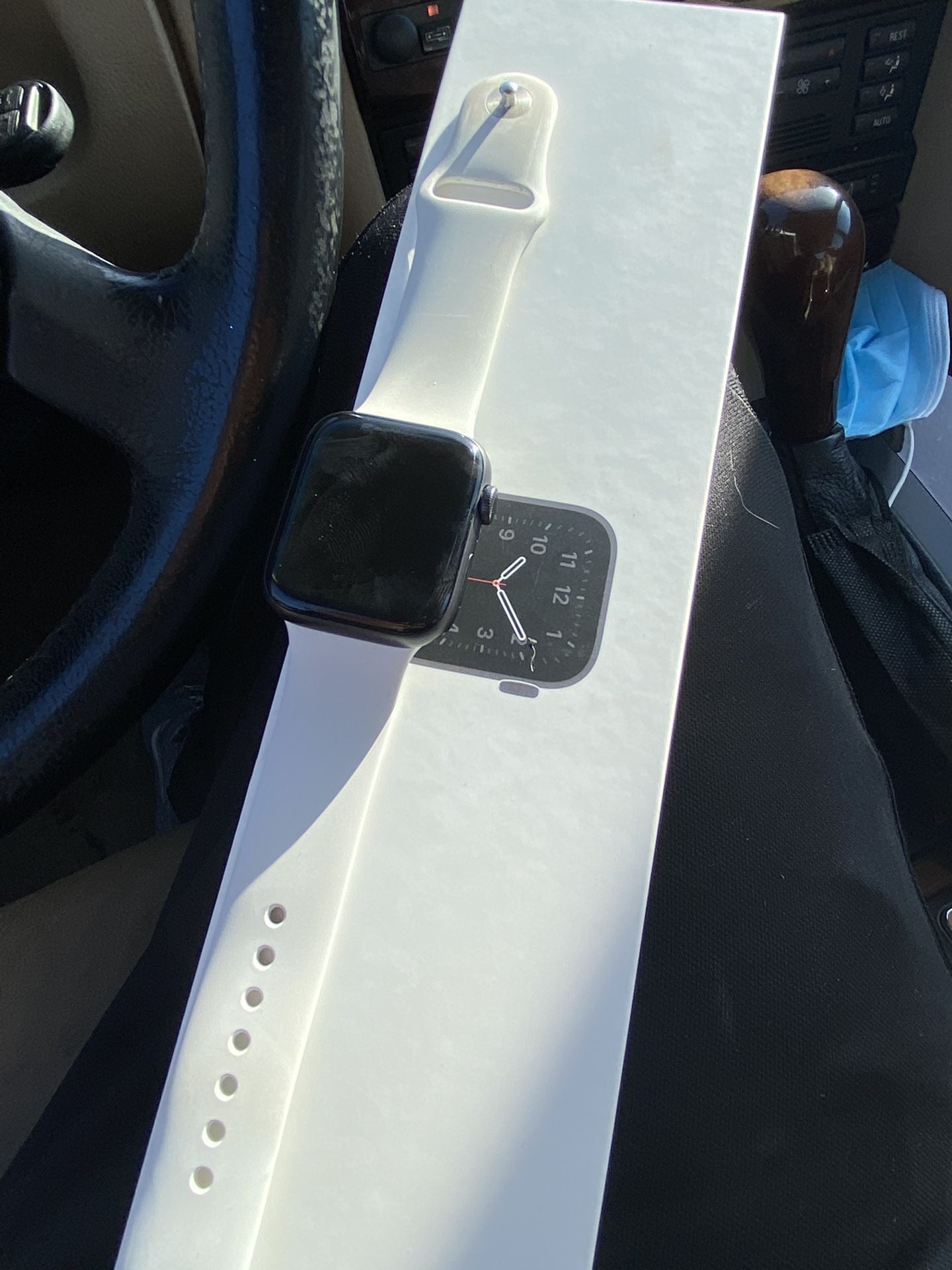 Apple Watch SE 44 MM Aluminum