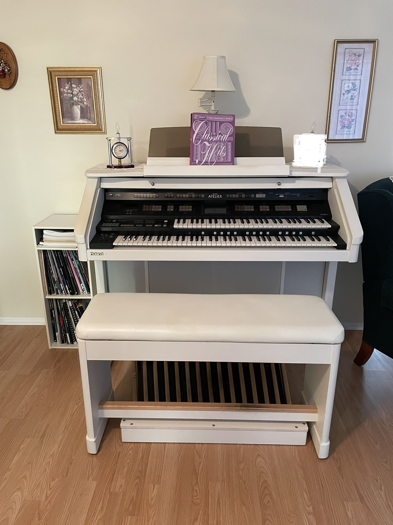 Atelier AT90 Roland Organ (Instrument)