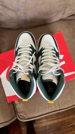 NIKE HIGH DUNKS FOR SALE SIZE 10.5 me
