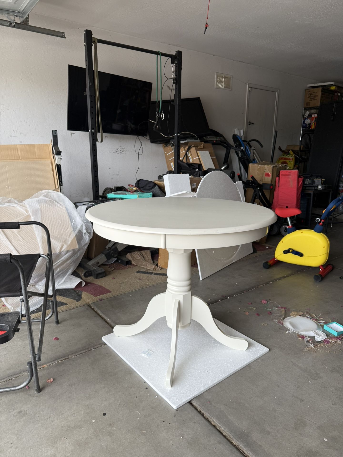 36” Round linen white Table