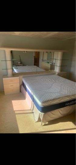 King bed full set w/o mattress