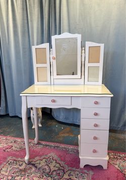 GREAT CONDITION: VANITY