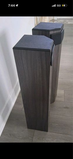Bose 501 v standing home theater speaker set of two