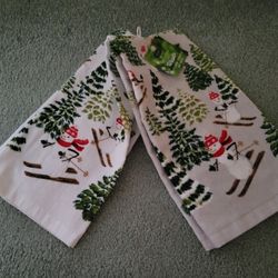 NEW with TAG...SET OF 2 HOLIDAY KITCHEN TOWELS 