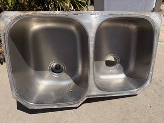 Stainless steel kitchen sink