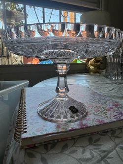 Crystal cake plate