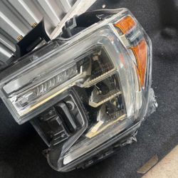 2019-2022 GMC Sierra Driver Side Headlight 