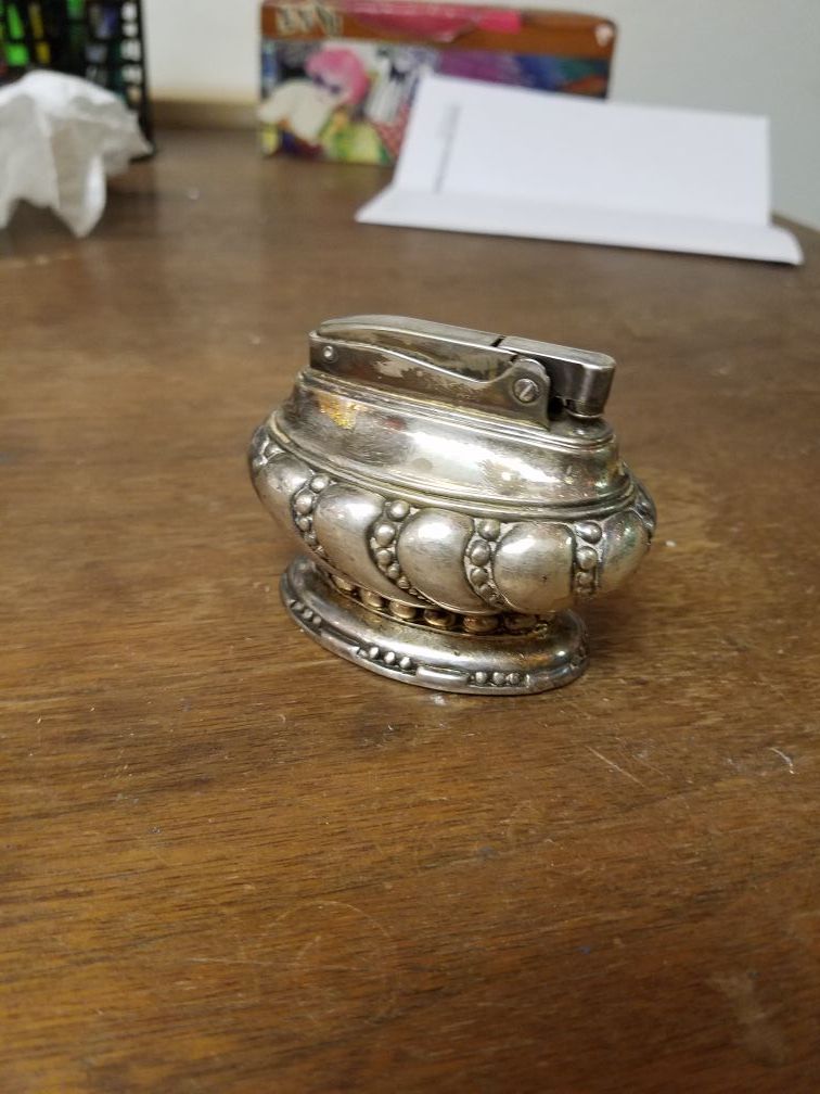 Vintage Ronson Crown Table Lighter Bulbous Design USA Patent 19023 Cigarette Tobacciana