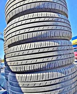 235/65/18 Michelin set de Tires. Con 70% de vida las 4