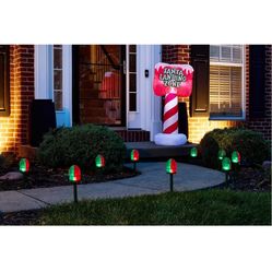 Santa’s landing decor