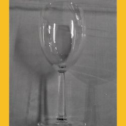 

Red Wine glasses 7.25” high 3” diameter 10 oz 9 in set
