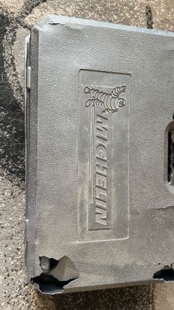 Michelin. Emergency car kit