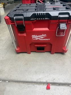 Milwaukee pack out