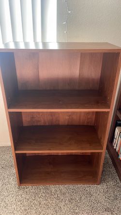 Adjustable three tier bookshelf or storage shelf
