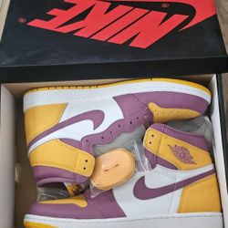 🔥 Air Jordan 1 Retro High OG “University Gold / Light Bordeaux” – Size 11 – NEW 🔥