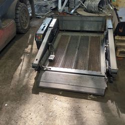 Wheelchair electric access lift for vehicles