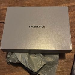 Balenciaga la