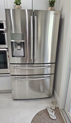 Samsung French Door Refrigerator - Excellent Condition