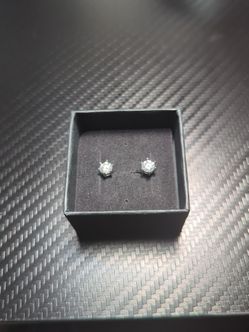 .5 carrot DIAMOND earrings, with plated silver S.925