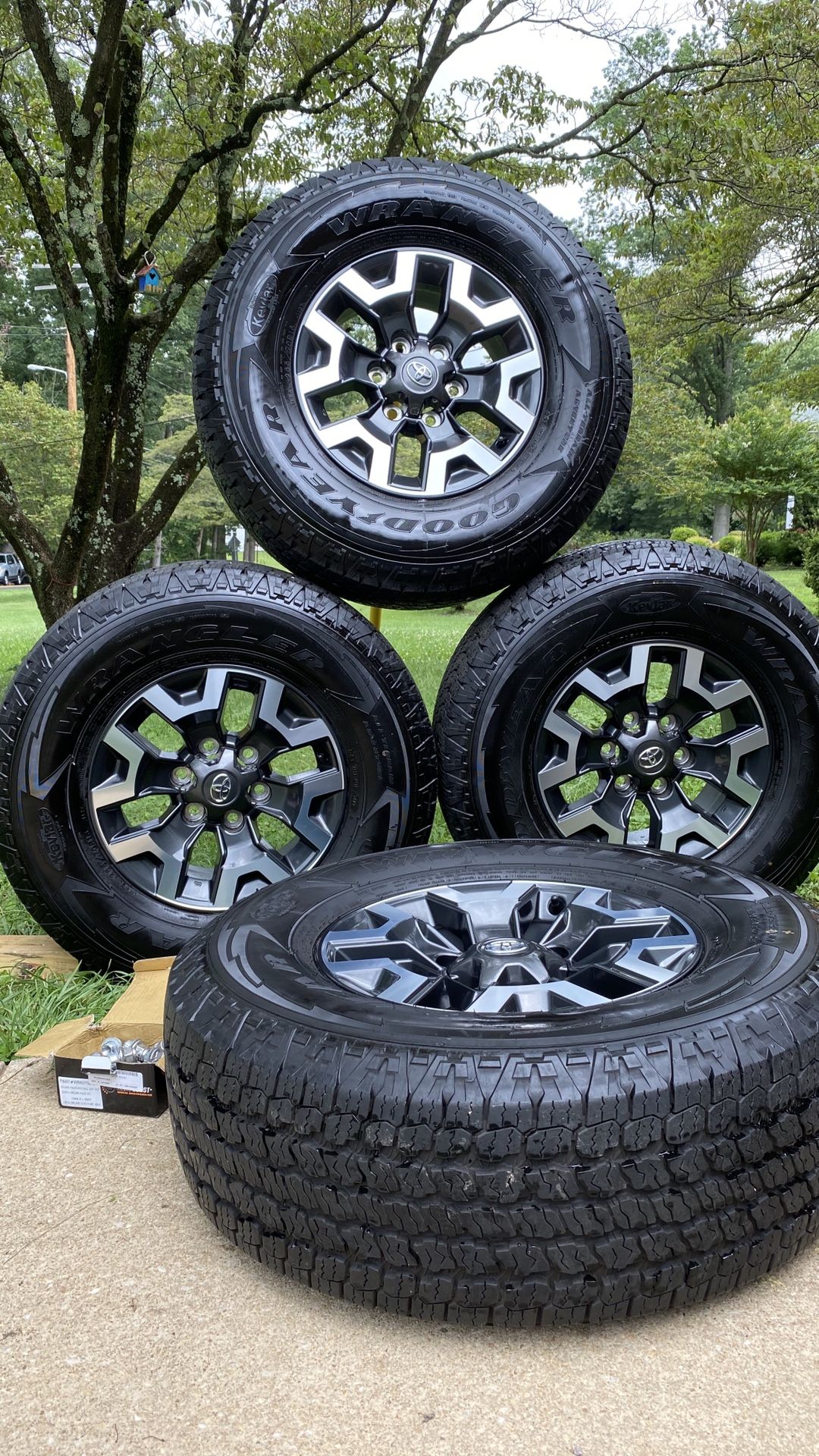2020 TOYOTA TACOMA OEM WHEELS!!!!265/70R16