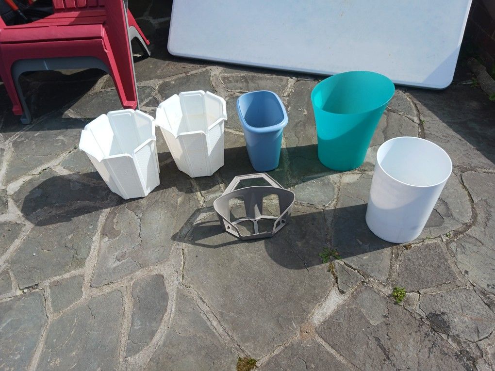 5 Waste Baskets 1 Garden Hose Hook