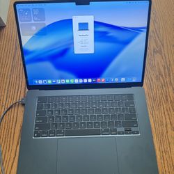 MacBook Air 15” 2023 M2/8GB RAM/256GB SSD/Screen Glitch