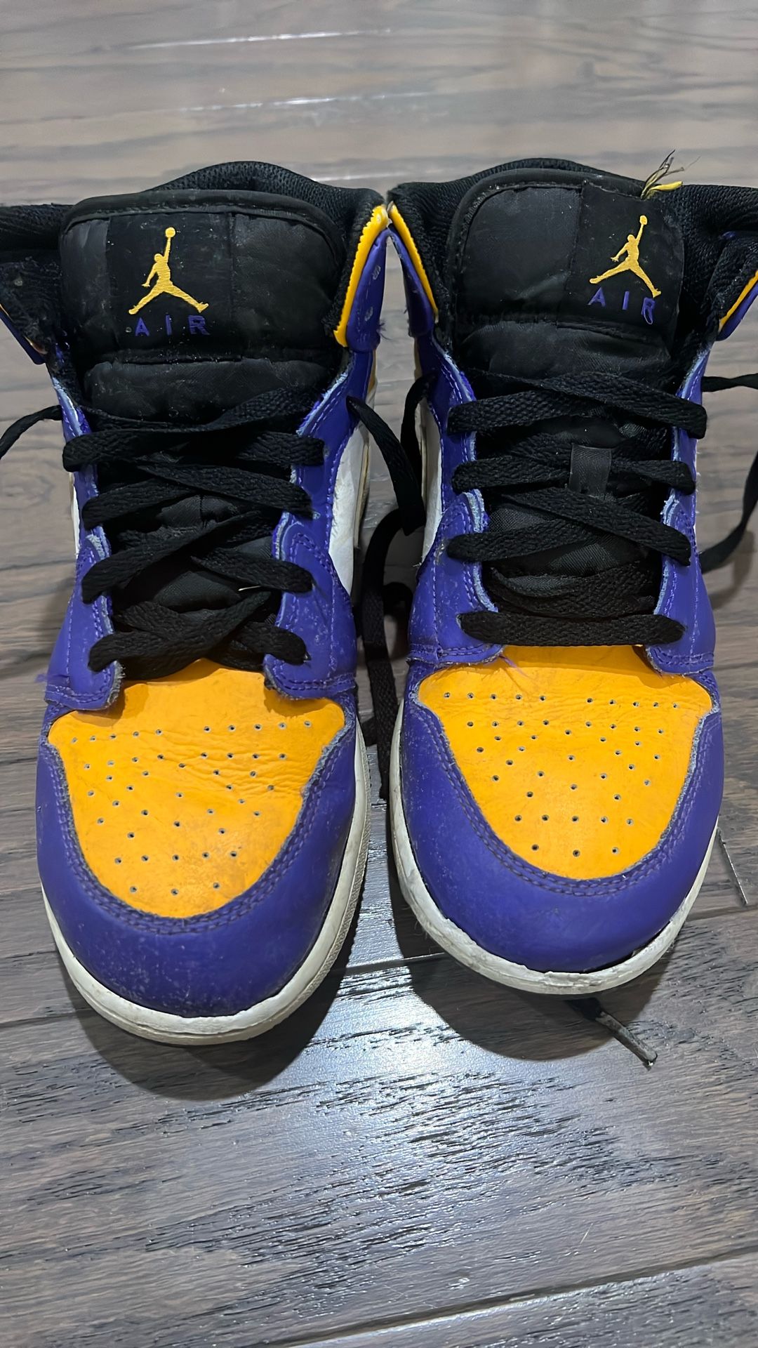Nike Air Jordan ( size 6.5 Y)