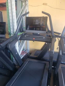 Nordictrack X24 treadmill Incline Trainer - Store display model - 2000$