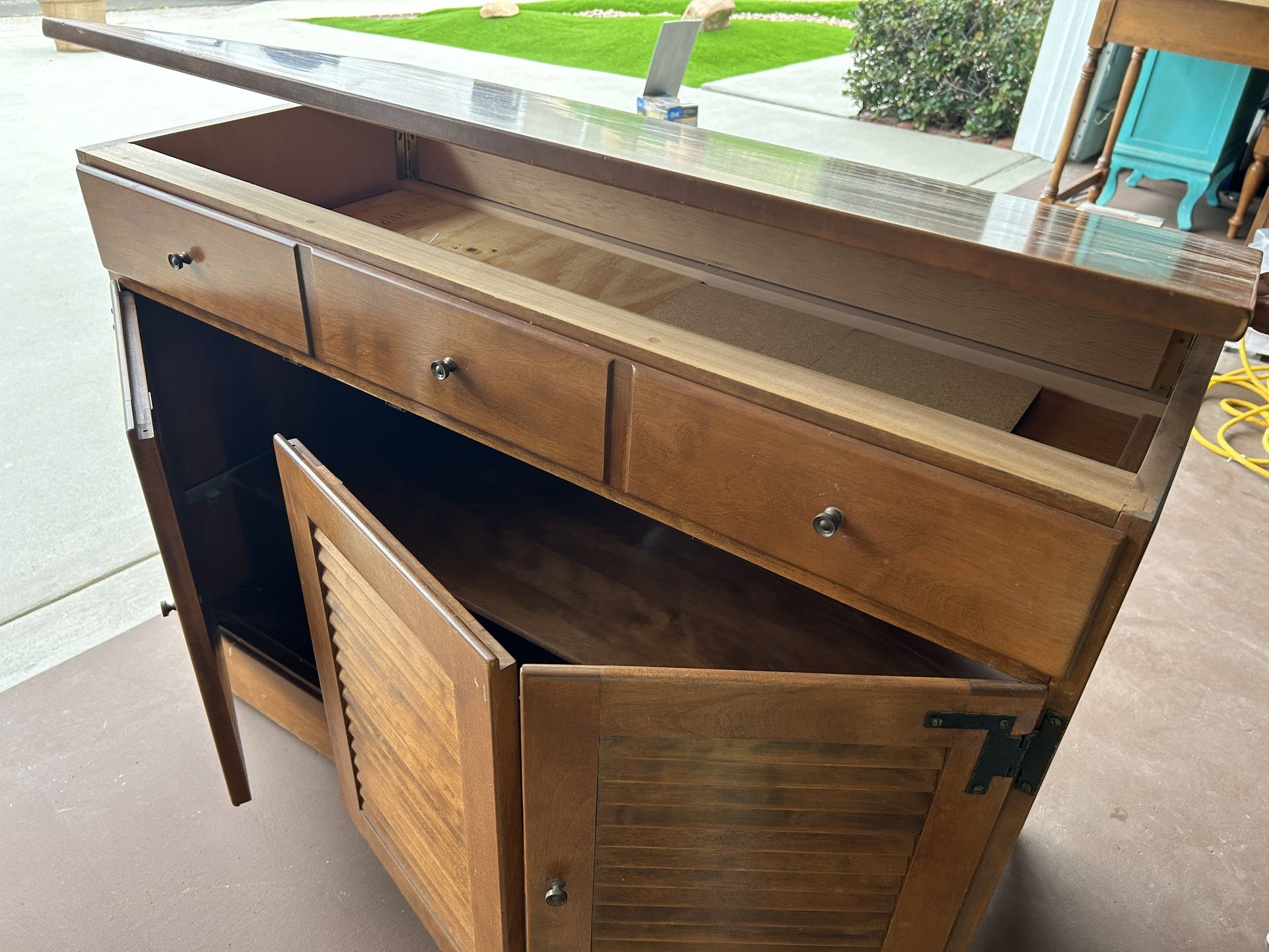 Cabinet// shelf/dresser/entertainment Center