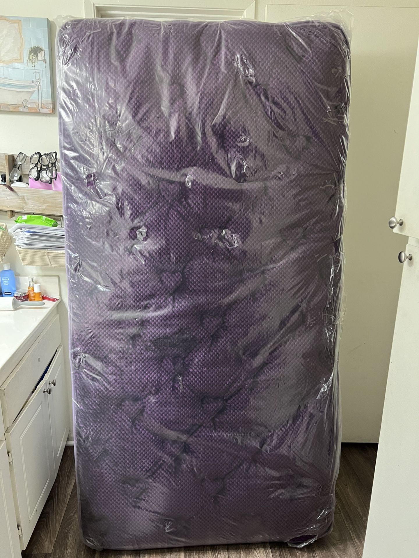 Mattress twin size, New, pillow top, Hybrid, with coils and Gel