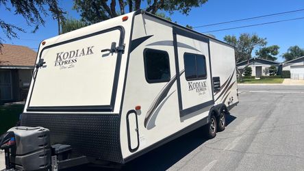 Kodiak Express Ultra-Lite Travel Trailer