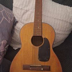 Vintage Gituar  Like 50 Years Old 
