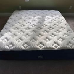Brooklyn Bedding, Aurora Luxe Cooling, Queen, Firmness: Medium, Cloud Pillow Top: Yes Like New