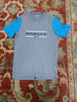 Oakley T-shirt