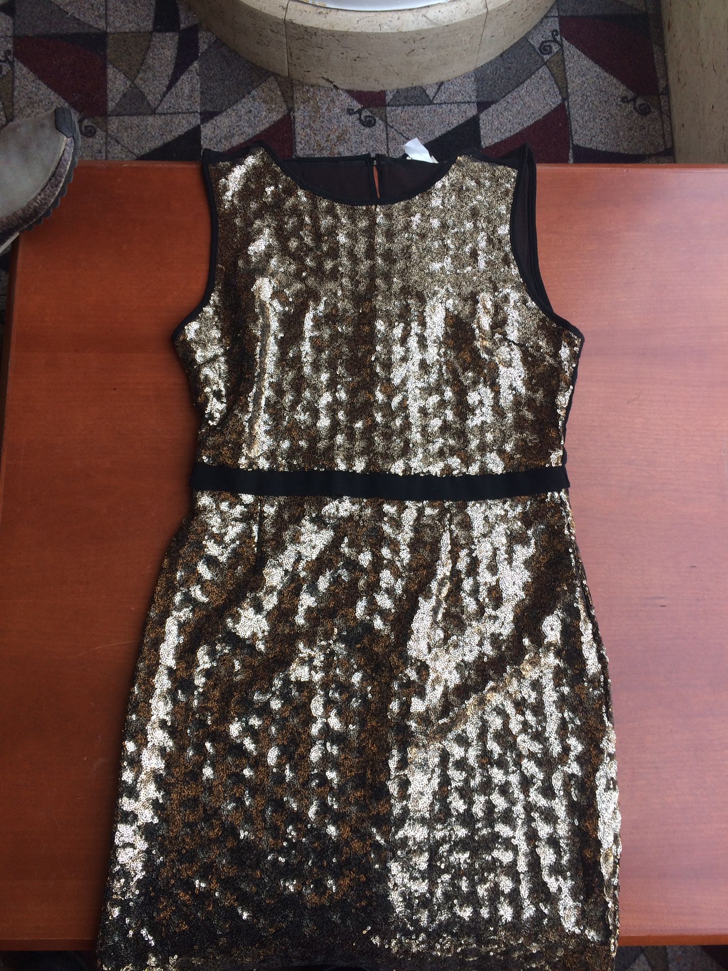 Sparkly Gold sequin sheath dress. Size large.