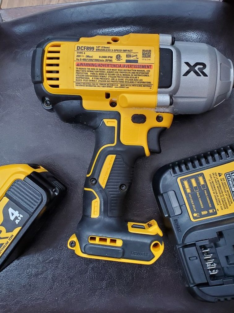 DE Walt high impact 3speedwrench 20 V 4 amp battery and charger New nobox