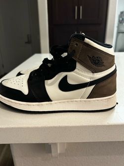 Jordan 1 Retro OG High Dark Mocha Size 7Y Brown