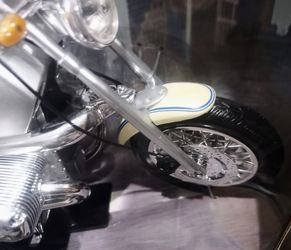 New BMW R1200C Motorcycle 1:6 Scale Diecast Road Rider Bike White