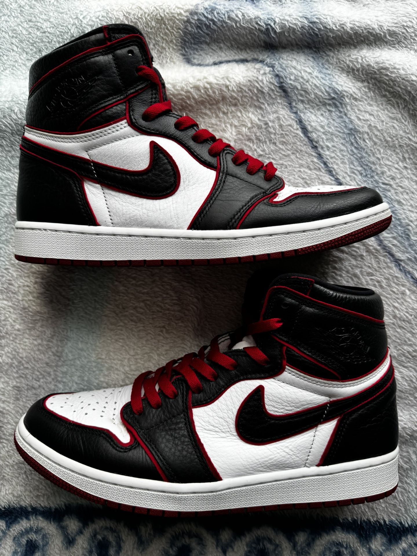 Air Jordan 1 High OG Bloodline Size 9.5