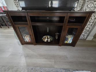 Entertainment center