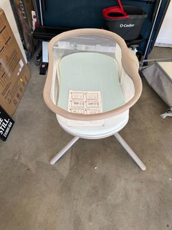 Baby Bassinet with Mesh Sides and Stand