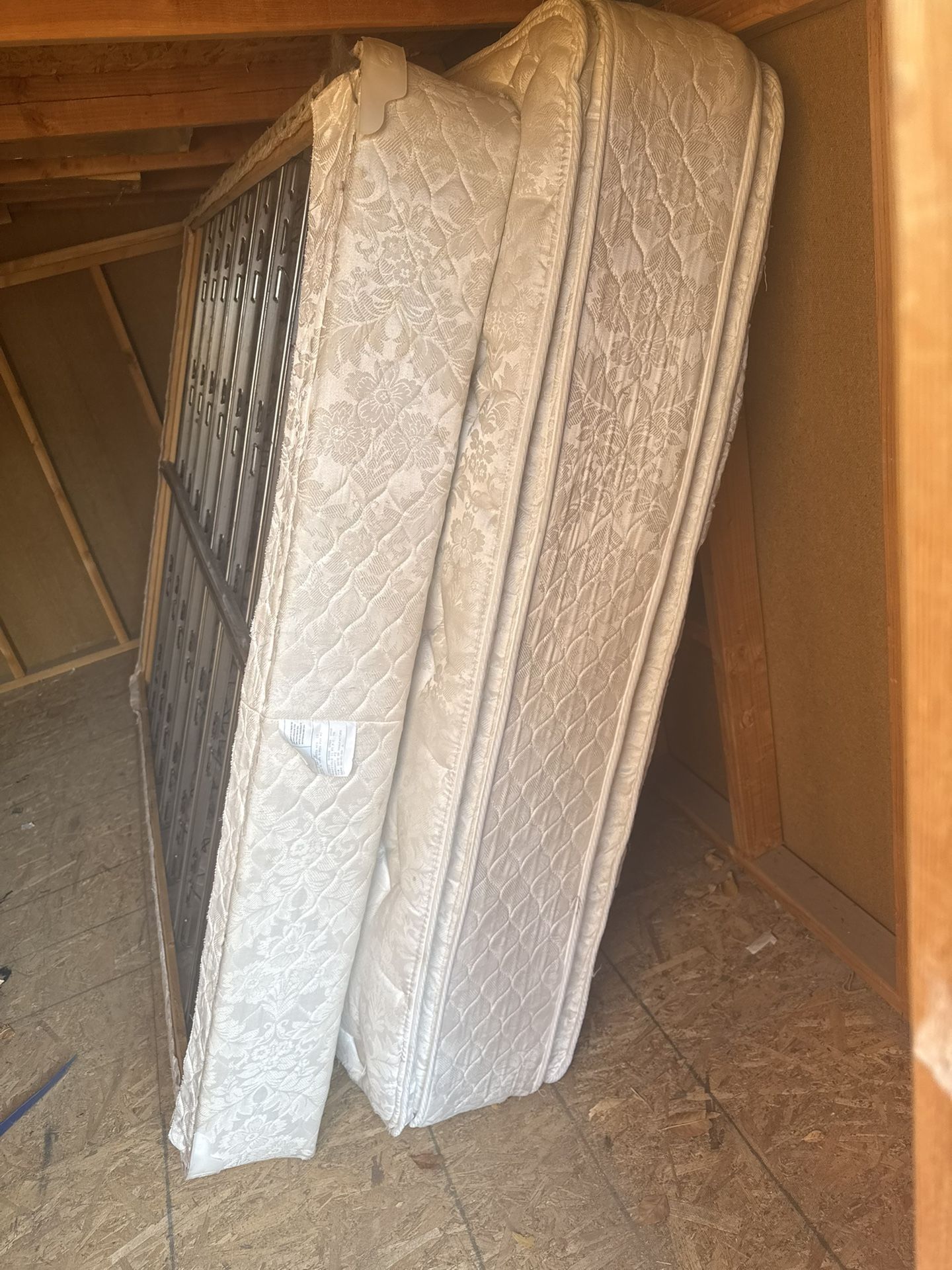 Free Queen Size Matter And Box Spring