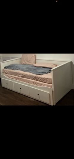 Daybed with storage